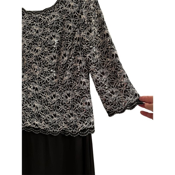 Alex Evenings Lace and Chiffon Gown with Scalloped Hem Detail Size 18 - Picture 5 of 12